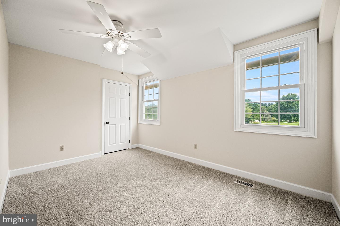 105 Scotts Glen Rd Property Photo 31