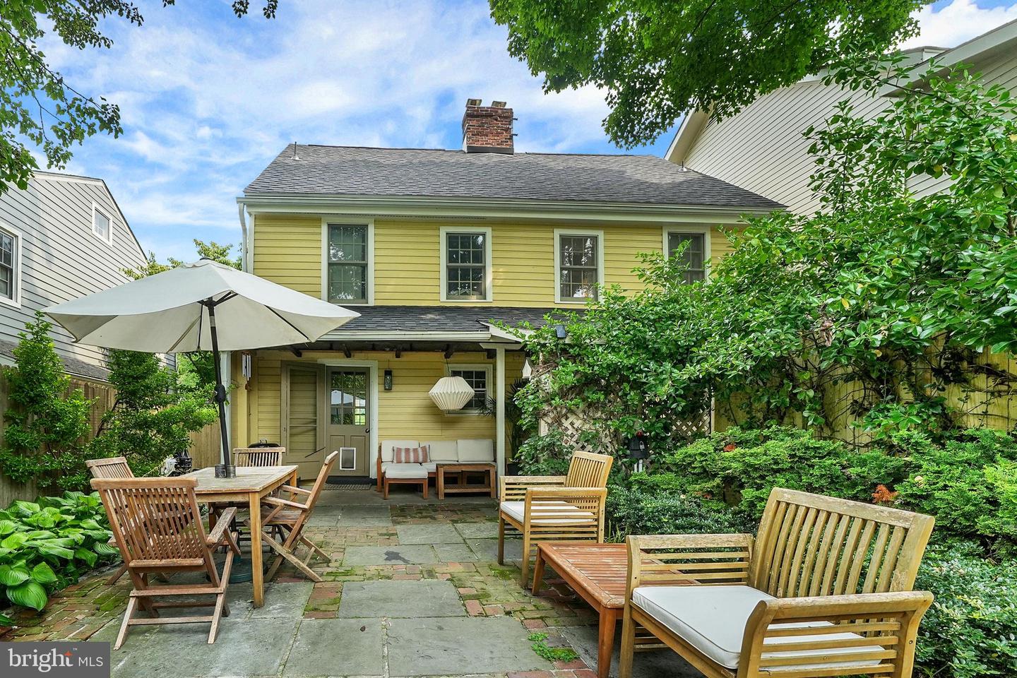 9 Buffington St Property Photo 1