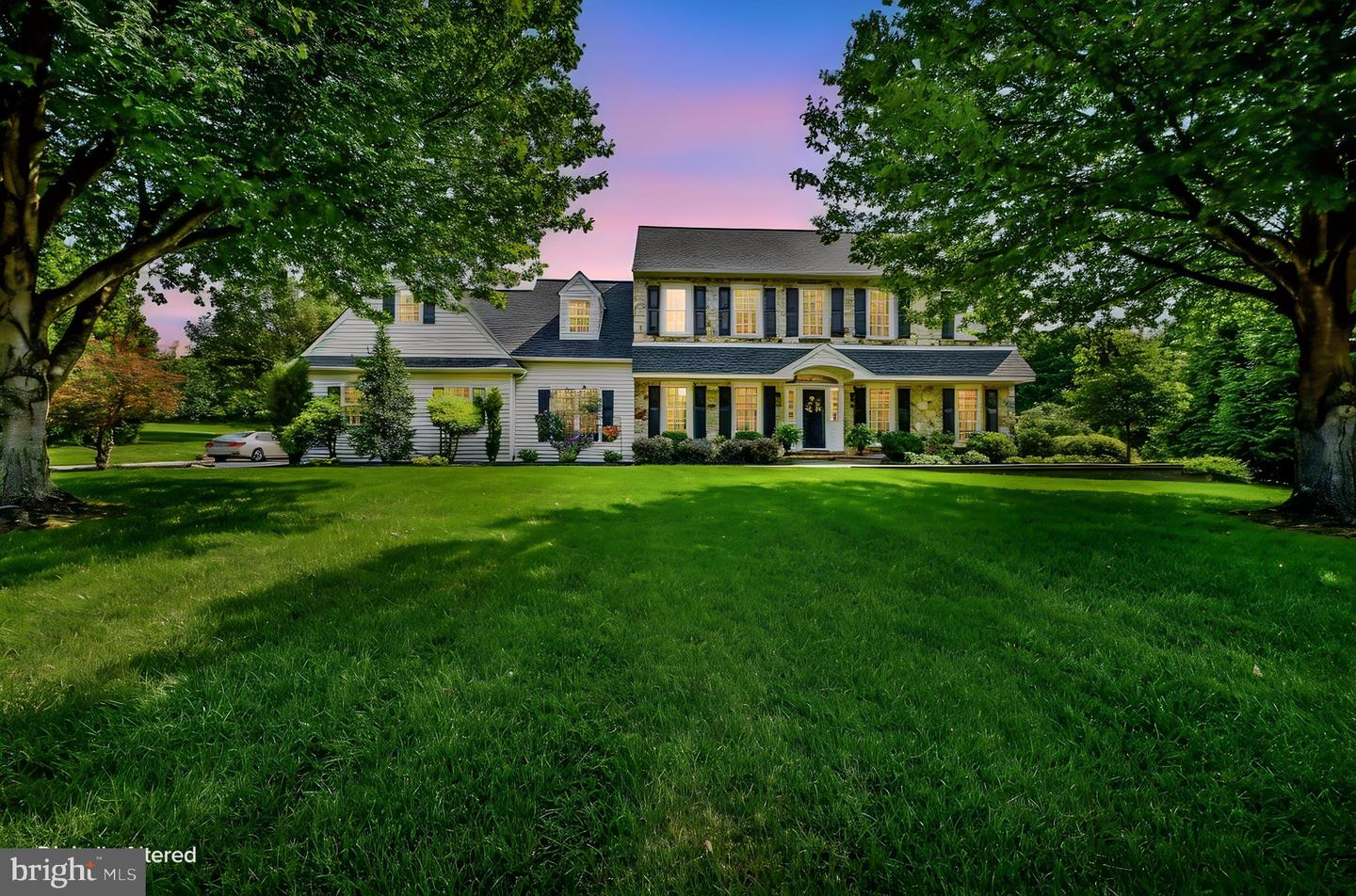 118 STONEGATE DR Property Photo 1