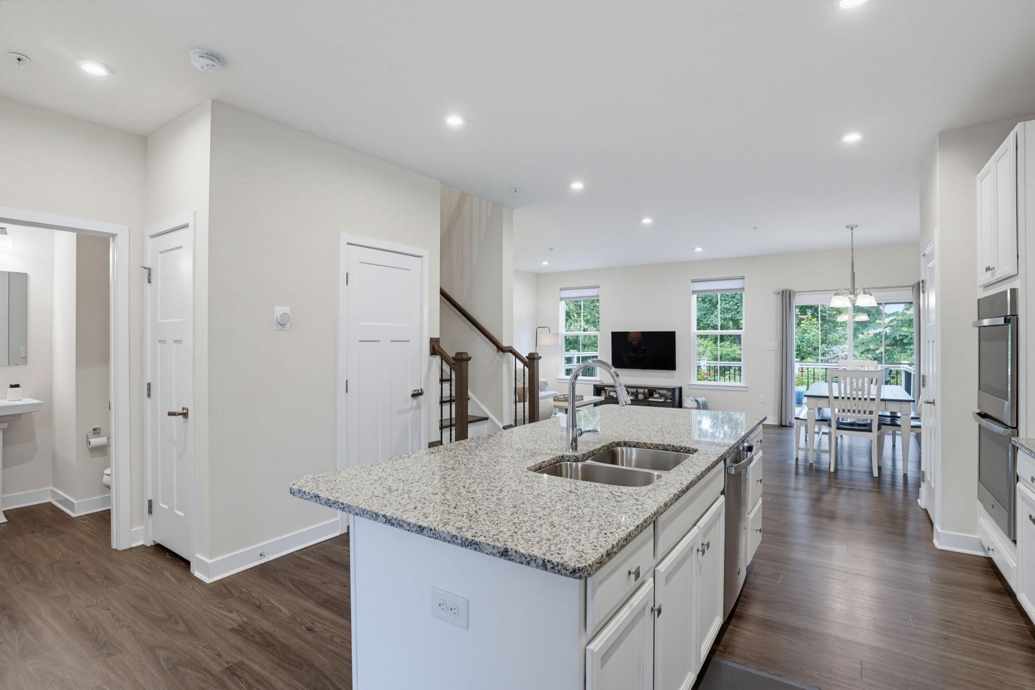 1237 Benjamin Property Photo 4