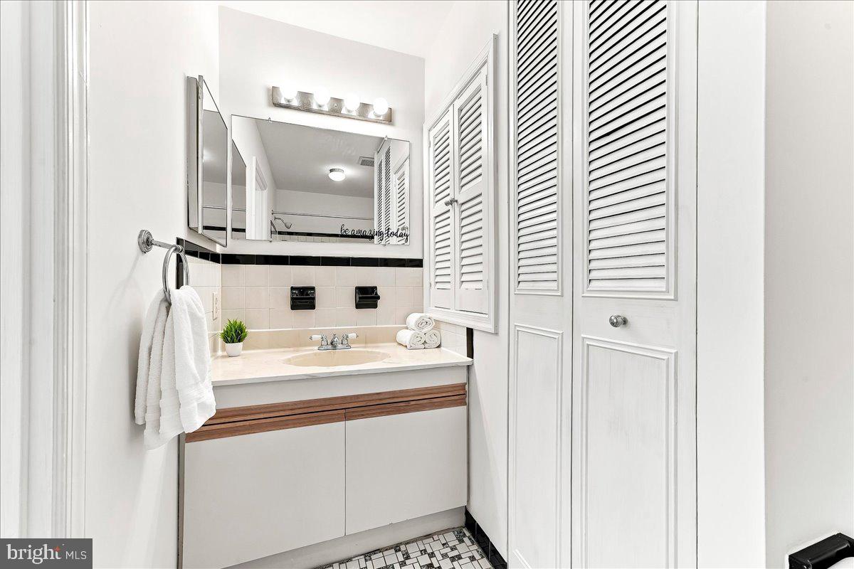309 N Snowdon Property Photo 22
