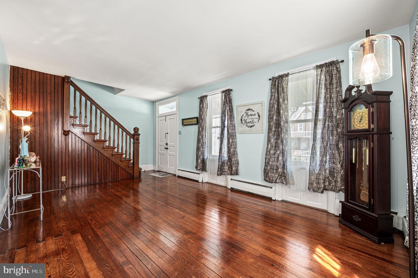 114 Chester Ave Property Photo 4