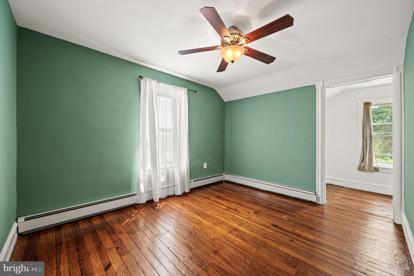 114 Chester Ave Property Photo 22