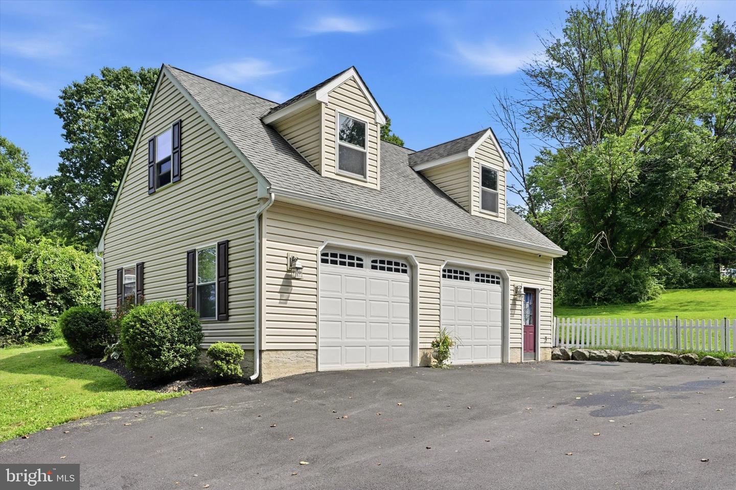 1126 Yankee Dr Property Photo 3