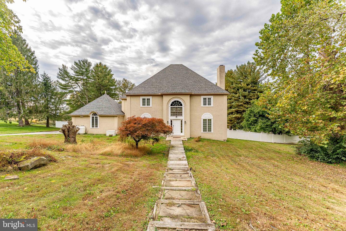 1103 CLOVER HILL DR Property Photo 1