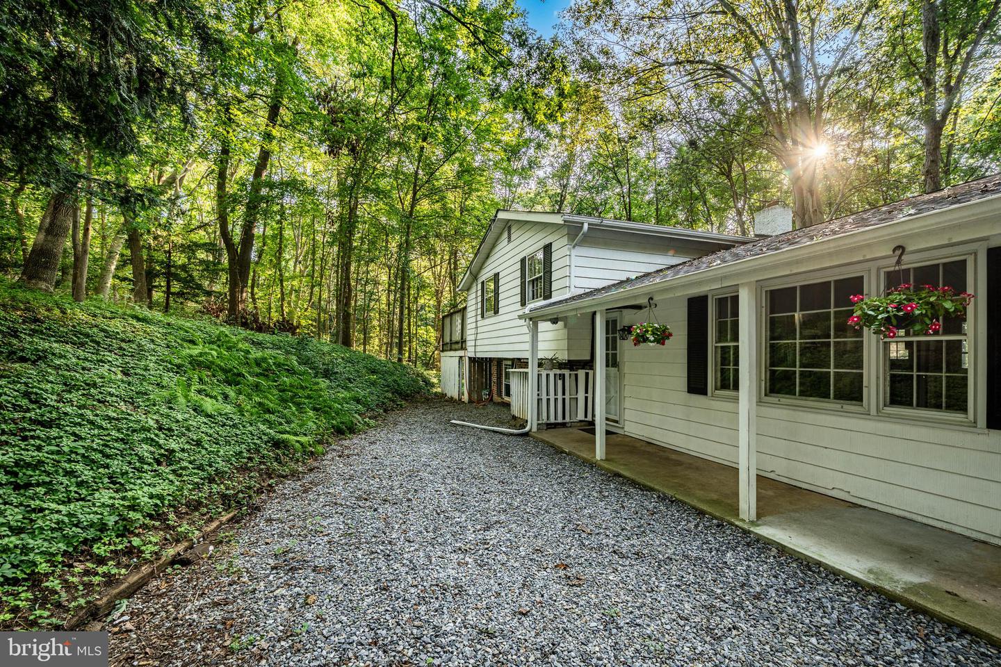 1533 Sylvan Dr Property Photo 32