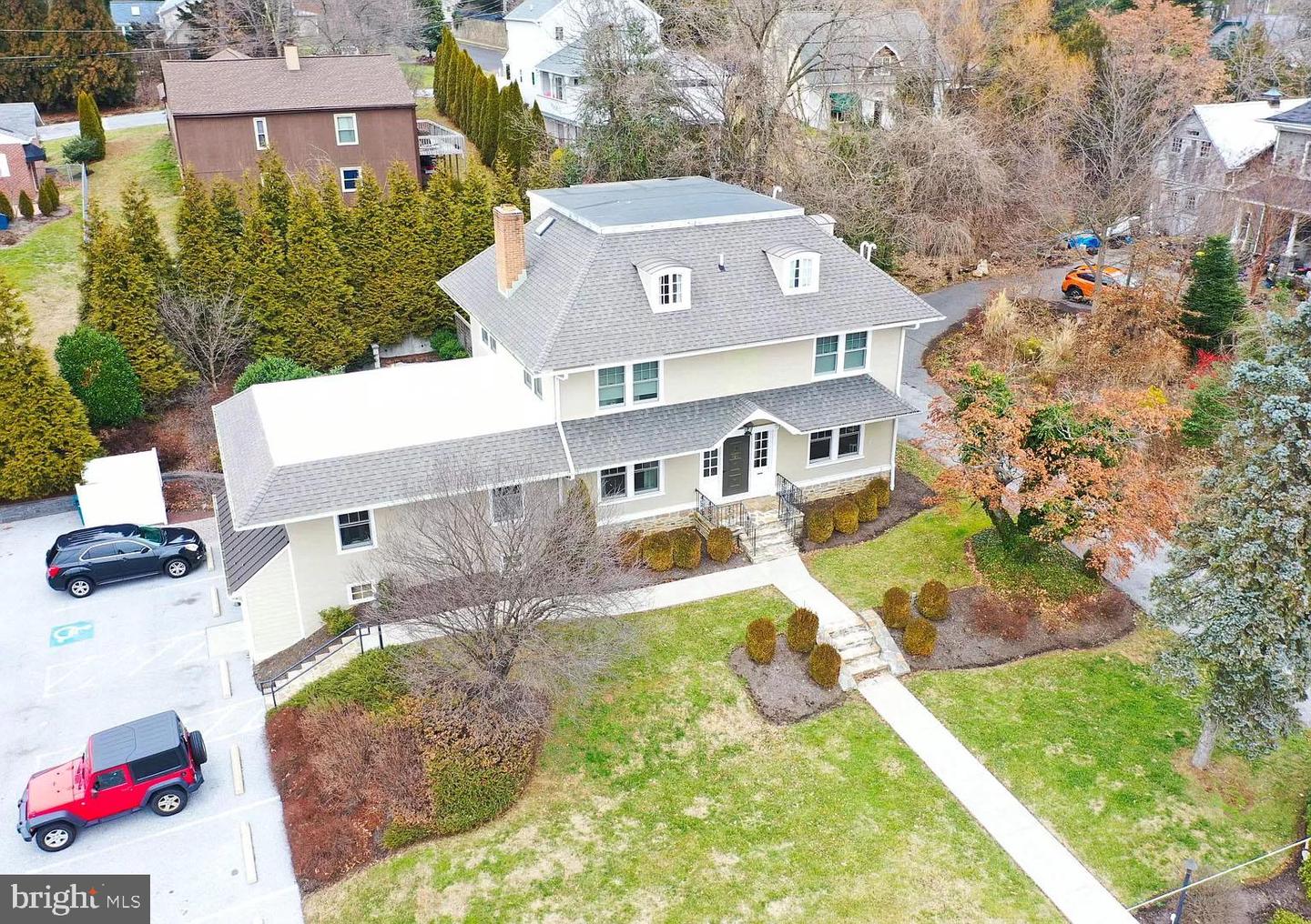 525 W State St Property Photo 3
