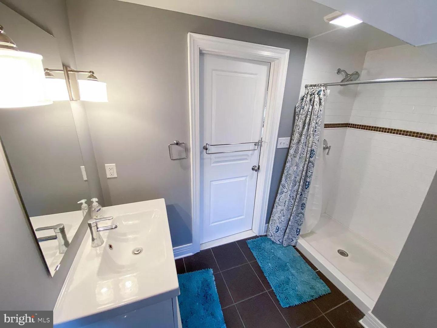 525 W State St Property Photo 9
