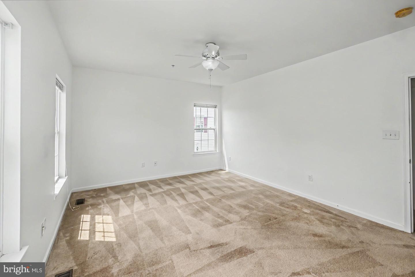 33 Tuxford Ln #33 Property Photo 16