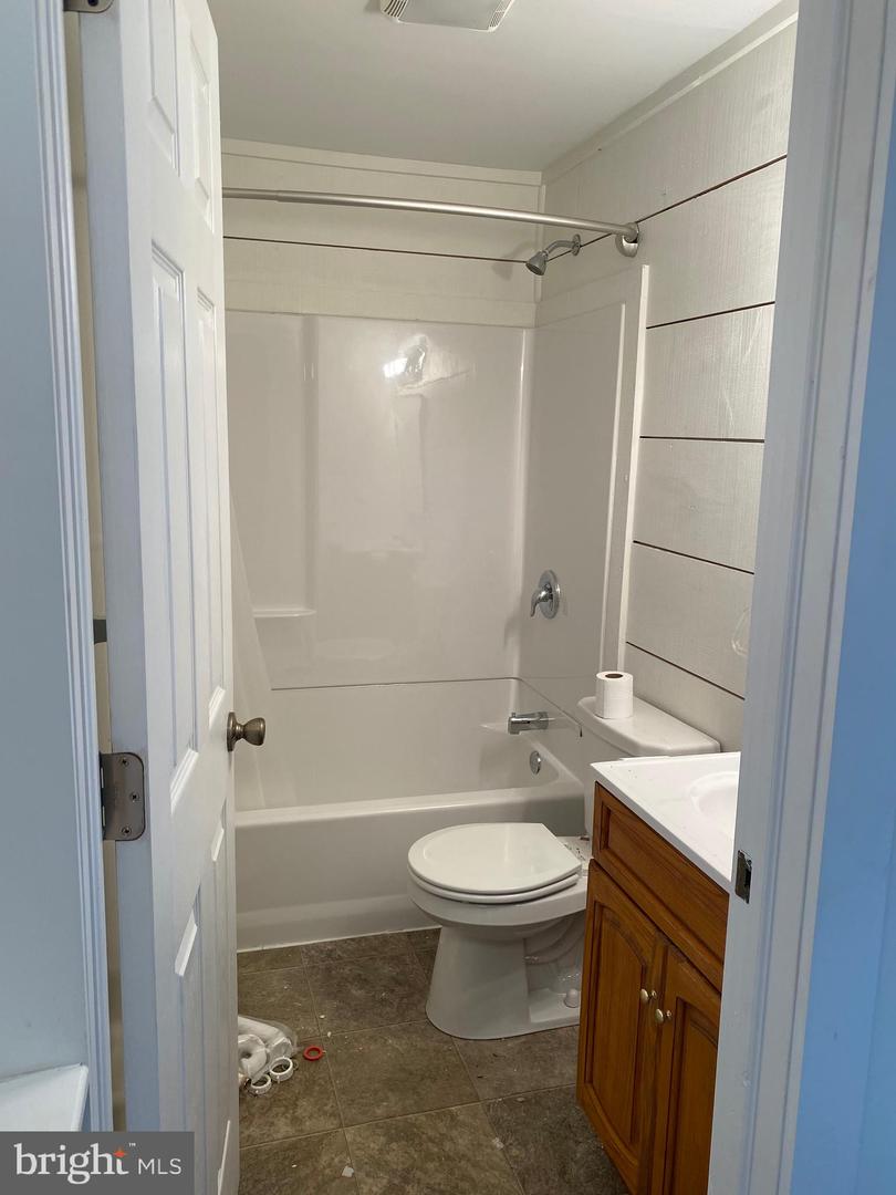 323 E Chestnut St #4 Property Photo 5