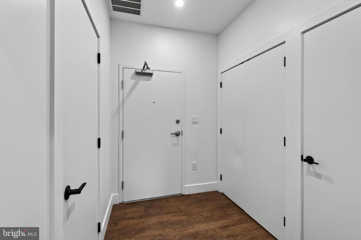 123 S Main St #6 Property Photo 37