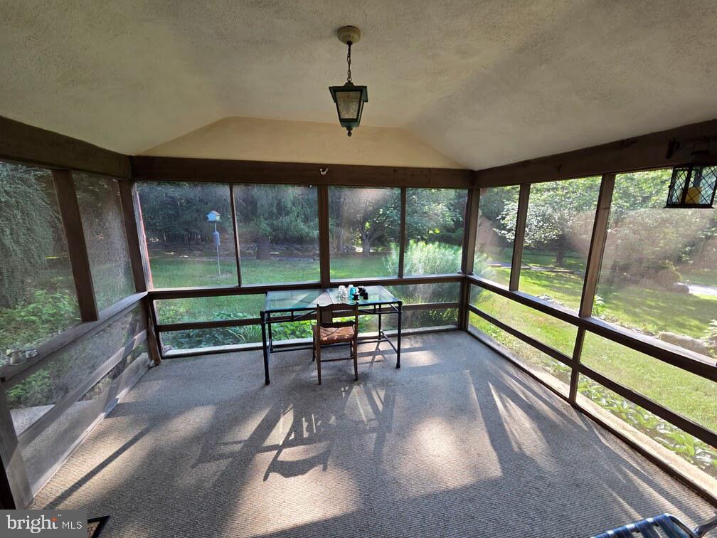 151 Indian Run Rd Property Photo 3