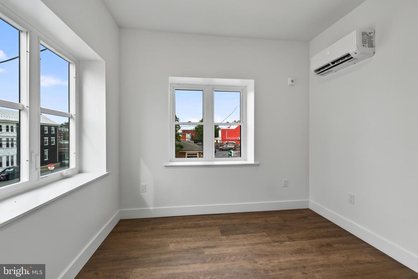 123 S Main St #10 Property Photo 21