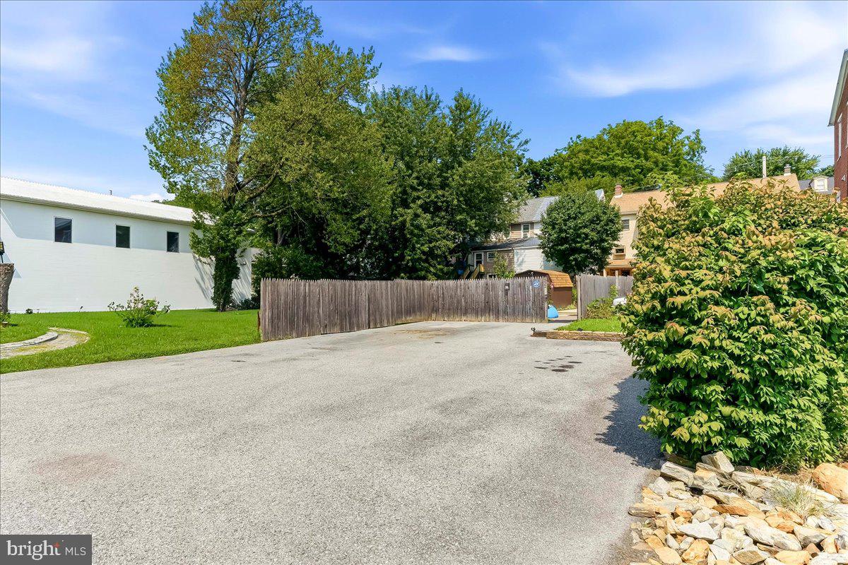 329 Front St Property Photo 1