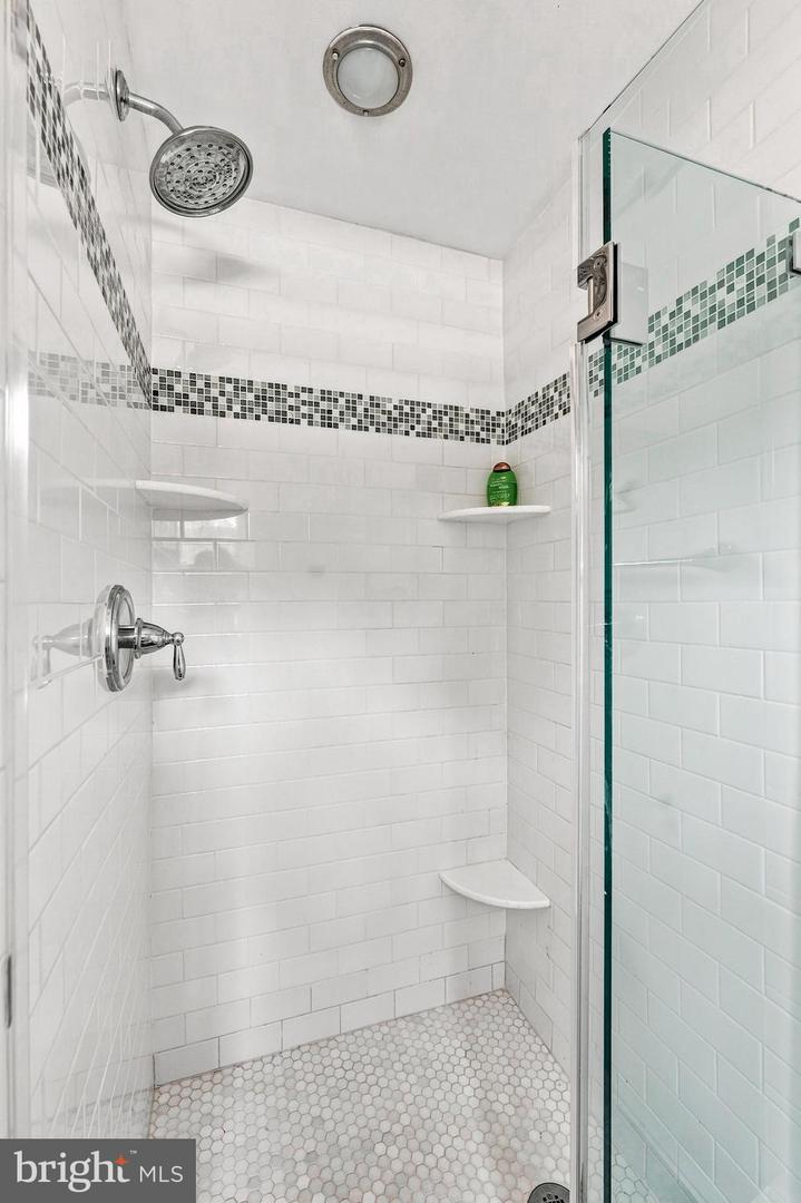 716 Clovelly Ln Property Photo 62