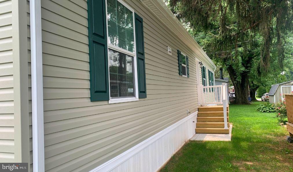 86 Rose Ave Property Photo 2