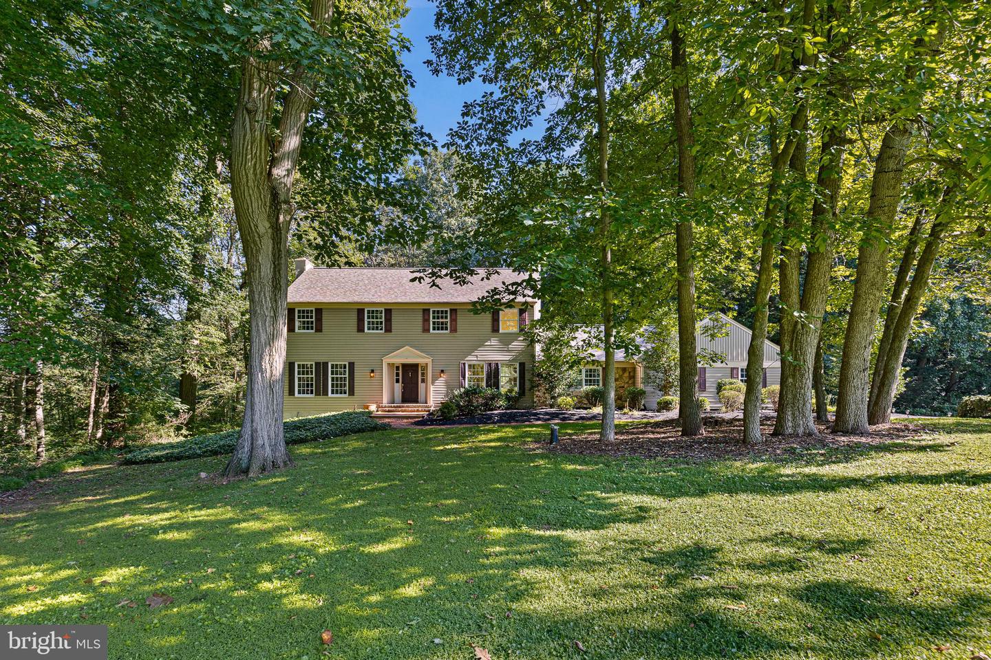 140 Queen Ln Property Photo 1