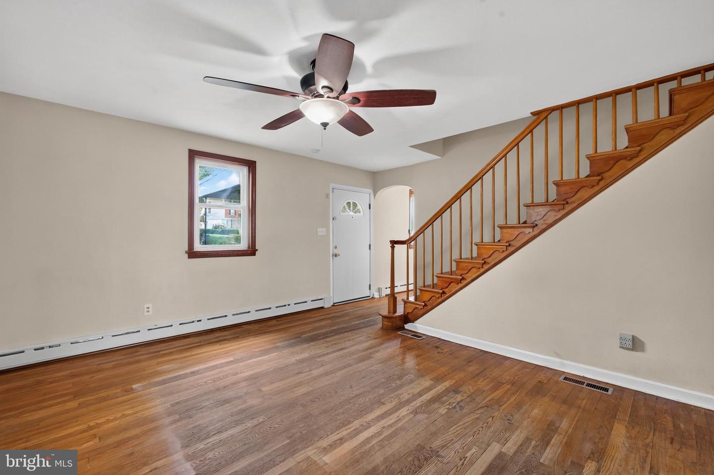 813 Montgomery Ave Property Photo 2