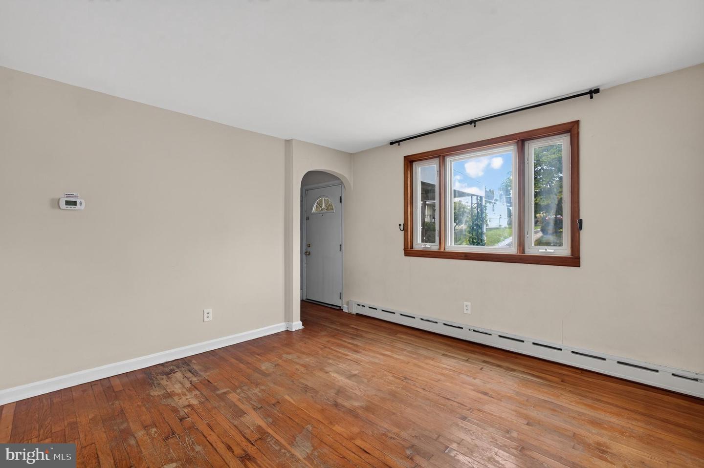 813 Montgomery Ave Property Photo 3