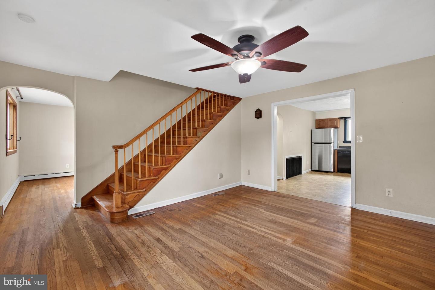 813 Montgomery Ave Property Photo 4