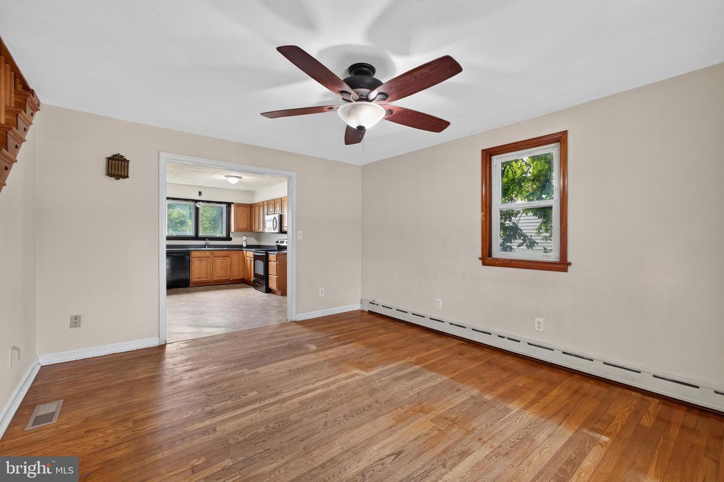 813 Montgomery Ave Property Photo 5