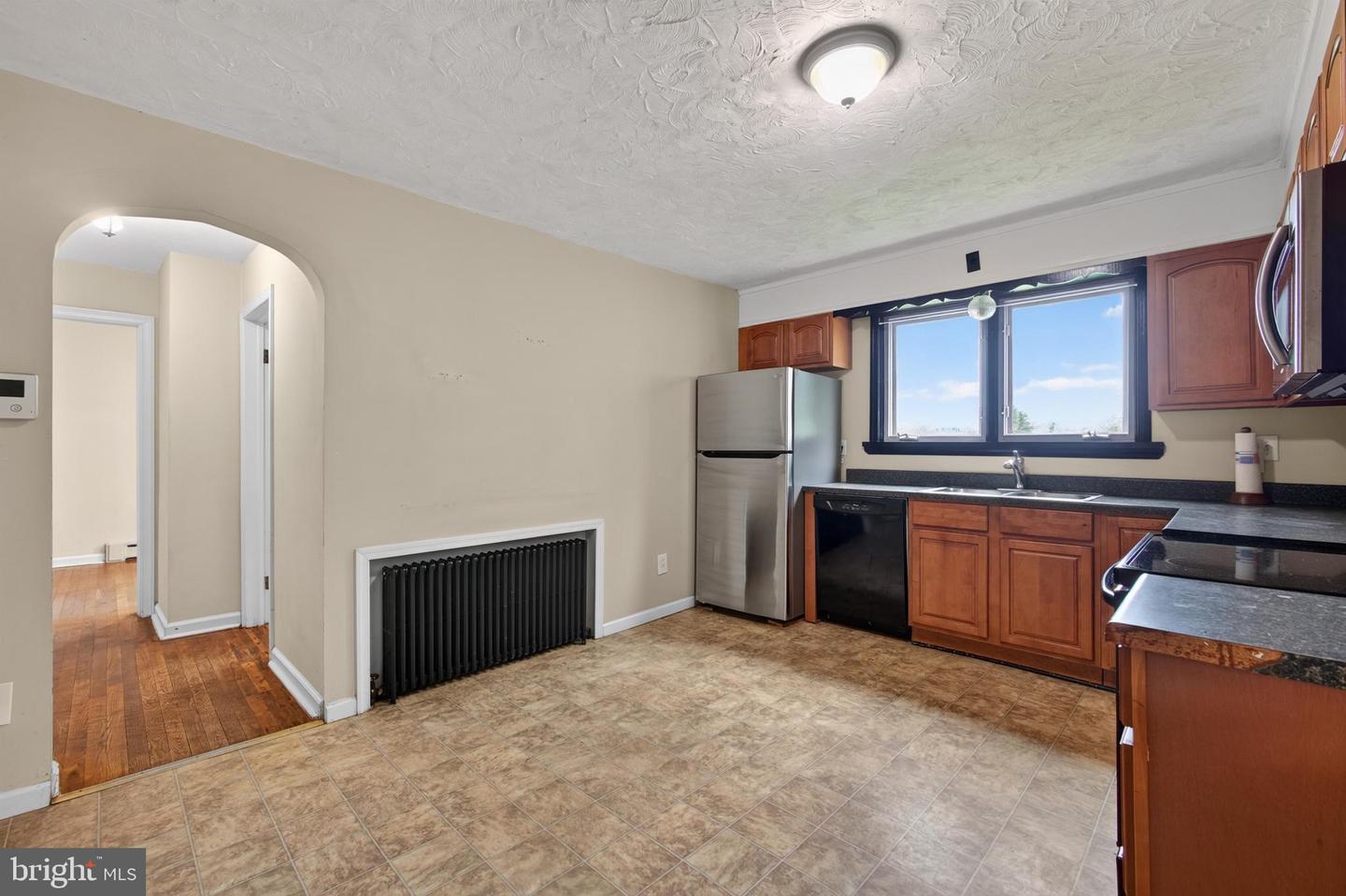 813 Montgomery Ave Property Photo 6