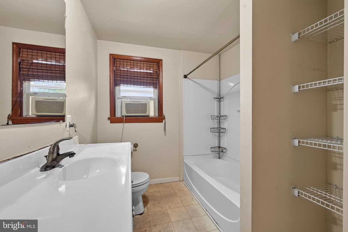 813 Montgomery Ave Property Photo 15