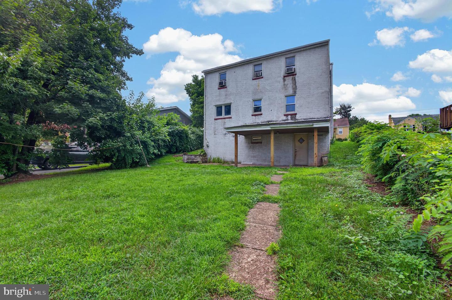 813 Montgomery Ave Property Photo 19