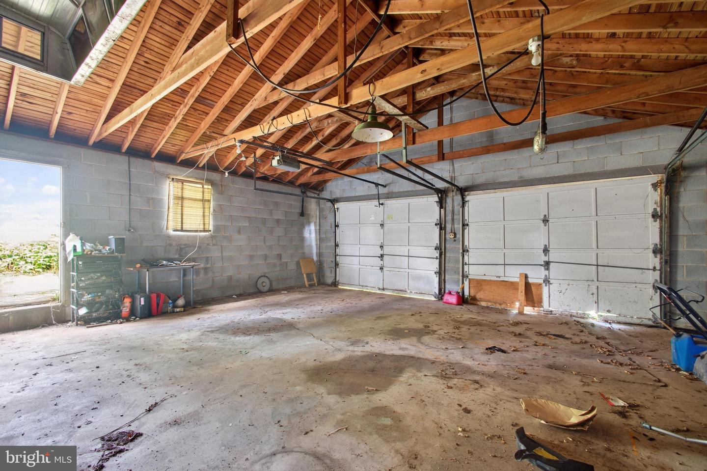 813 Montgomery Ave Property Photo 24