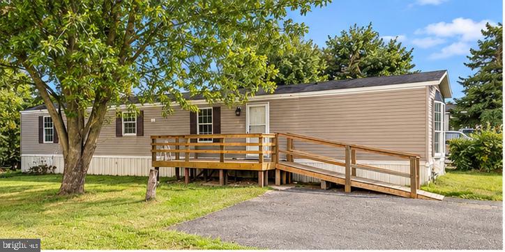 121 SANTILLI RD Property Photo 1