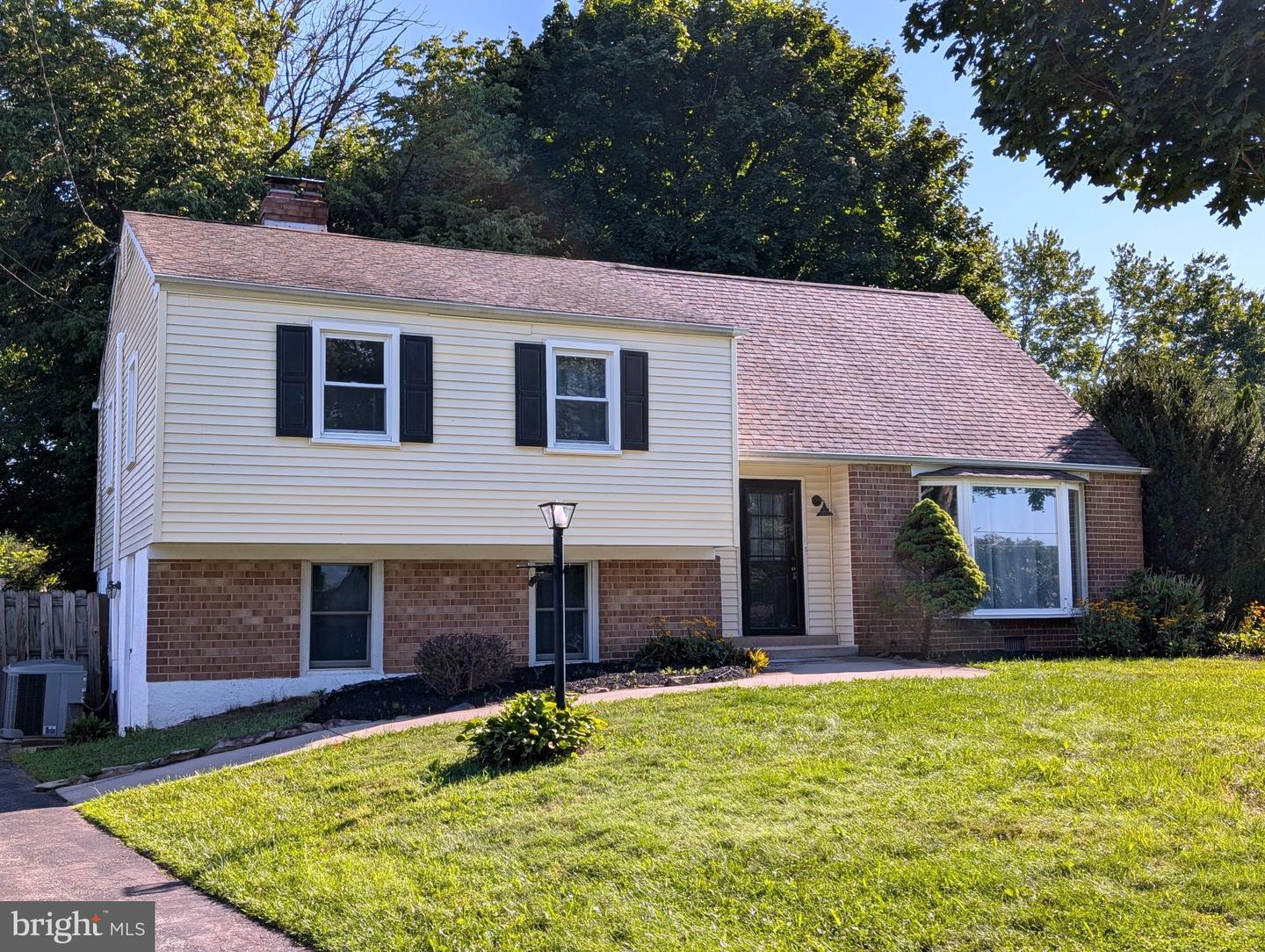 1320 Greentree Ln Property Photo 1