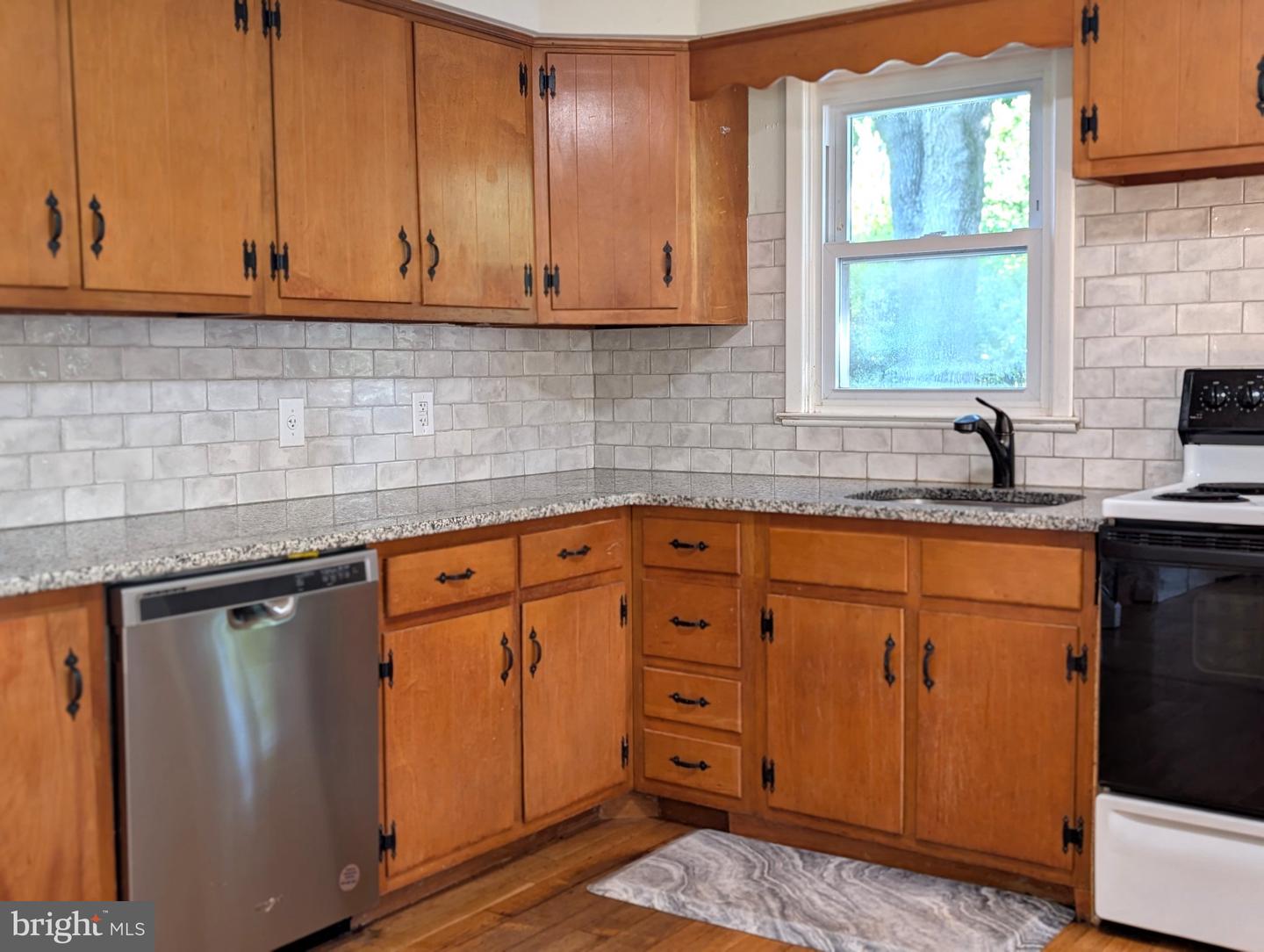 1320 Greentree Ln Property Photo 14
