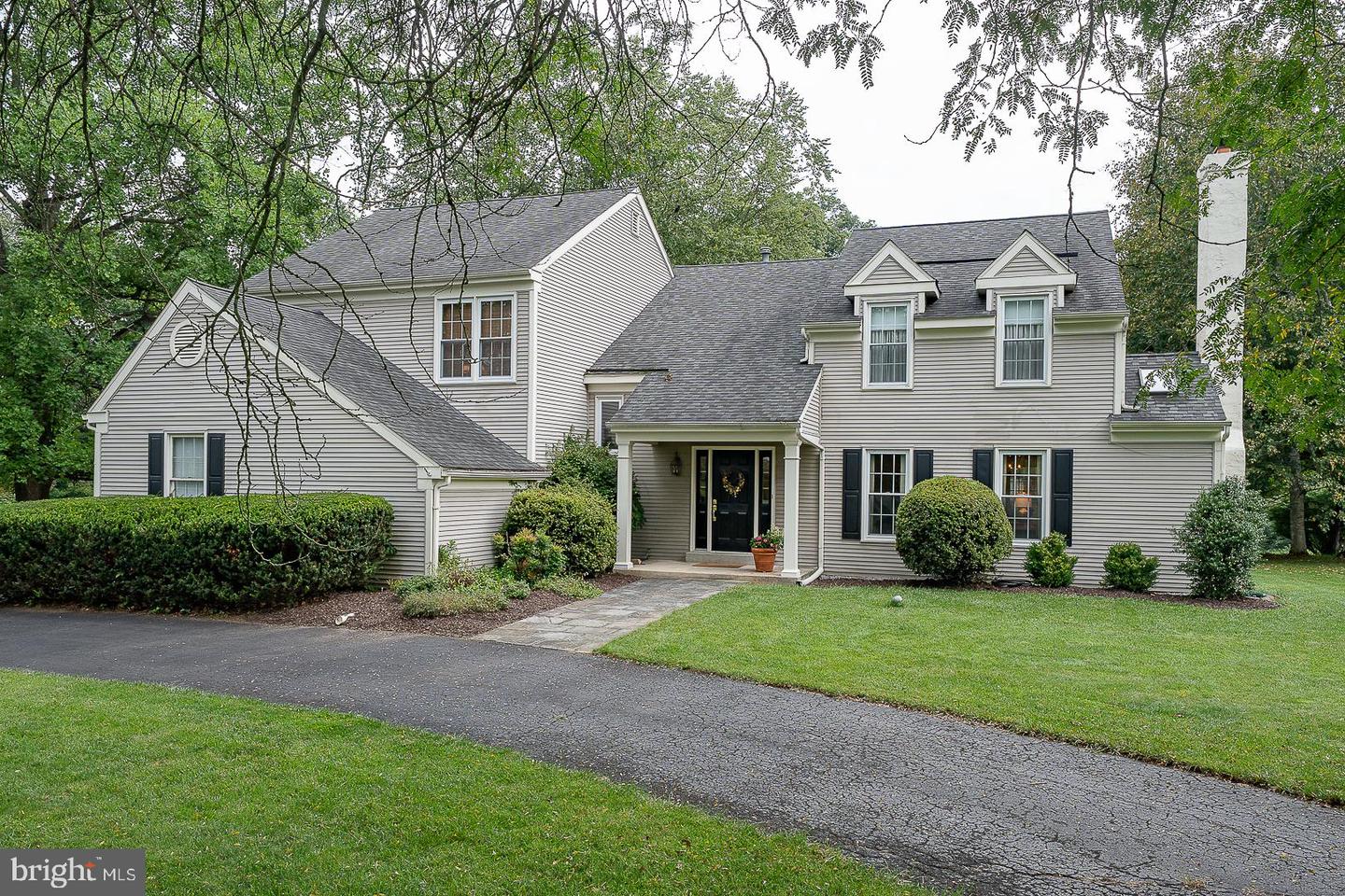 32 Heron Hill Dr Property Photo 1