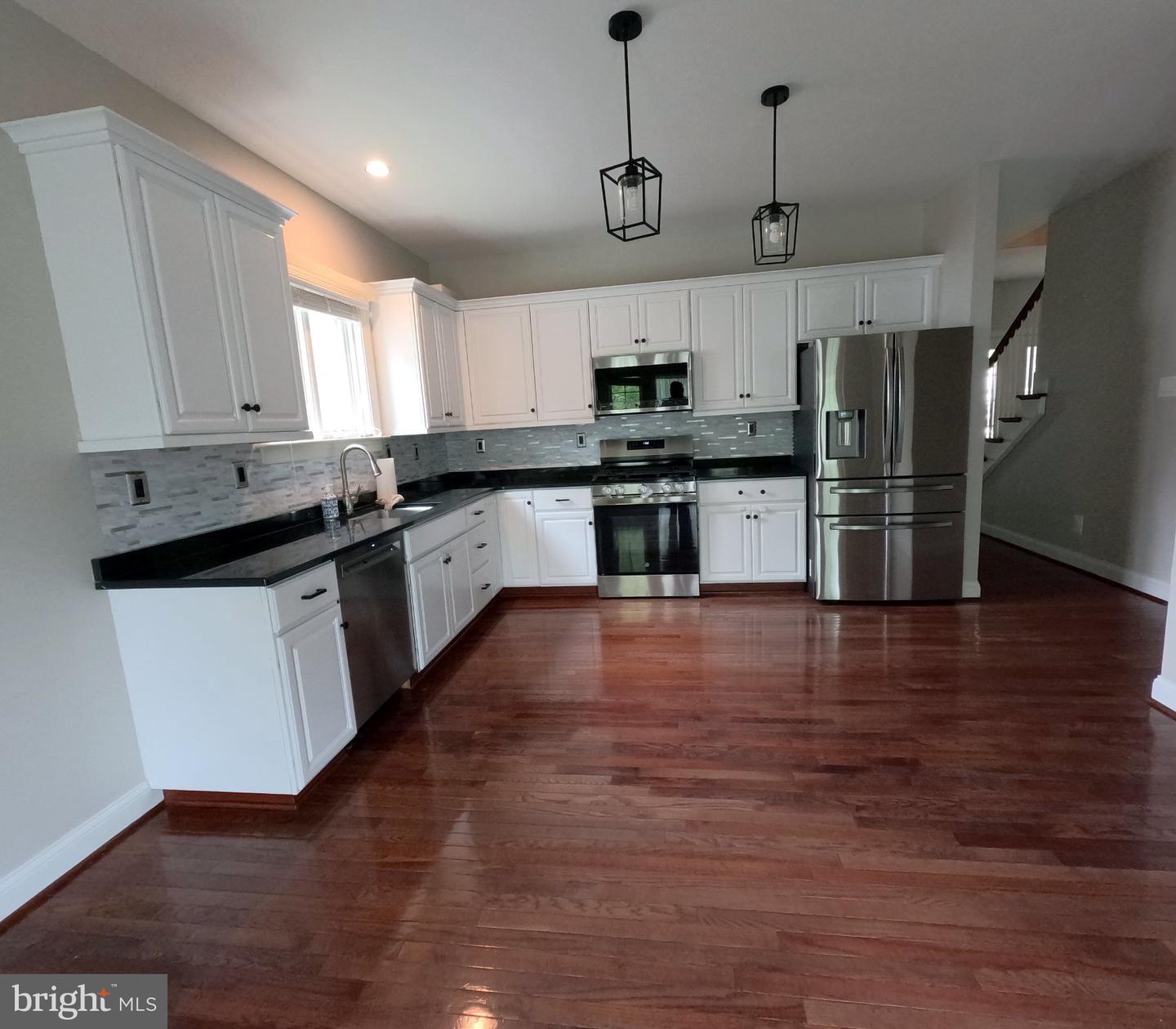 957 Pinehurst Dr Property Photo 2