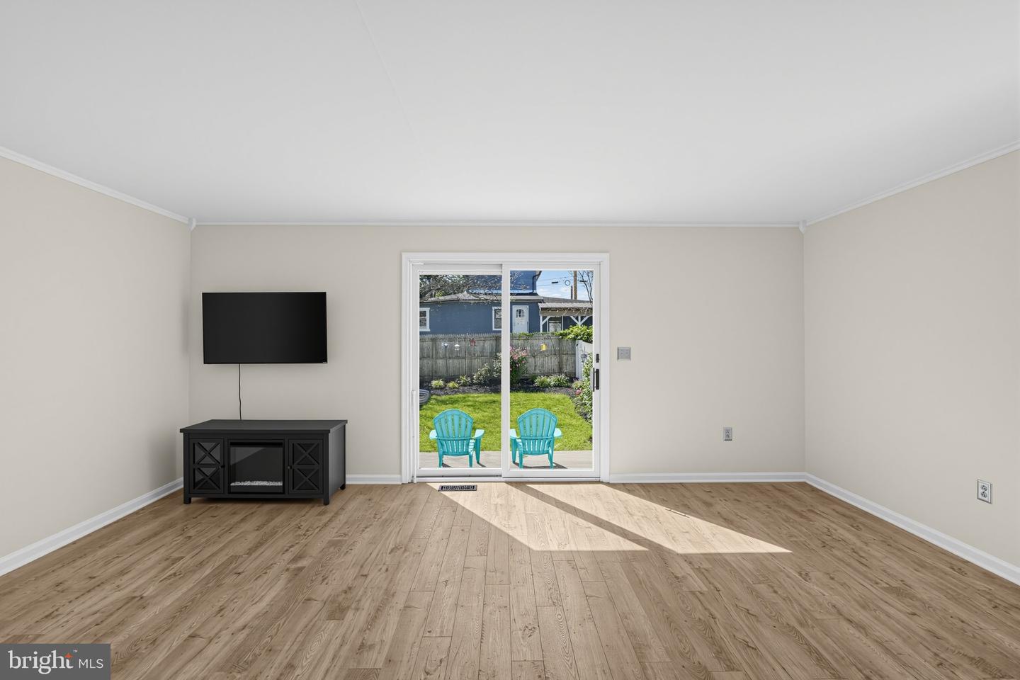 16 Oak St Property Photo 6