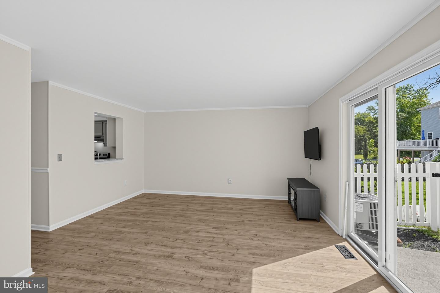 16 Oak St Property Photo 8
