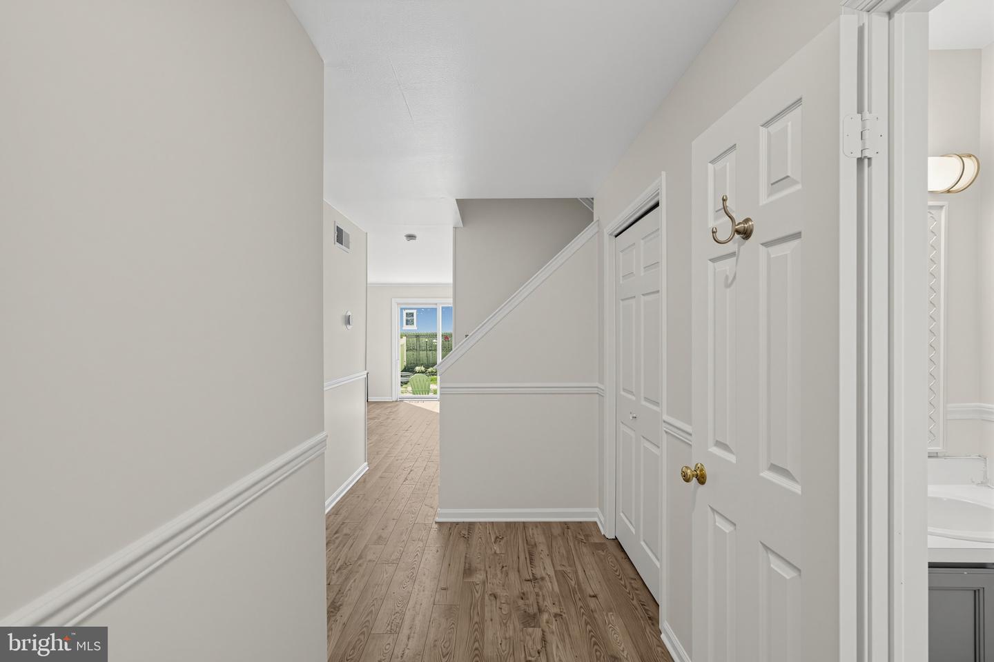 16 Oak St Property Photo 10