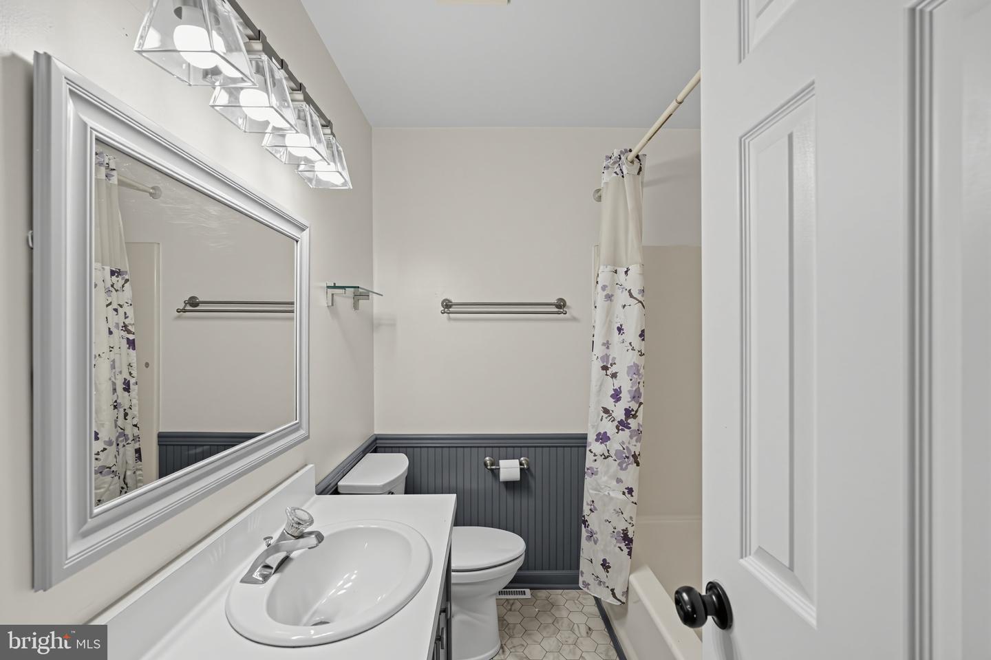 16 Oak St Property Photo 17
