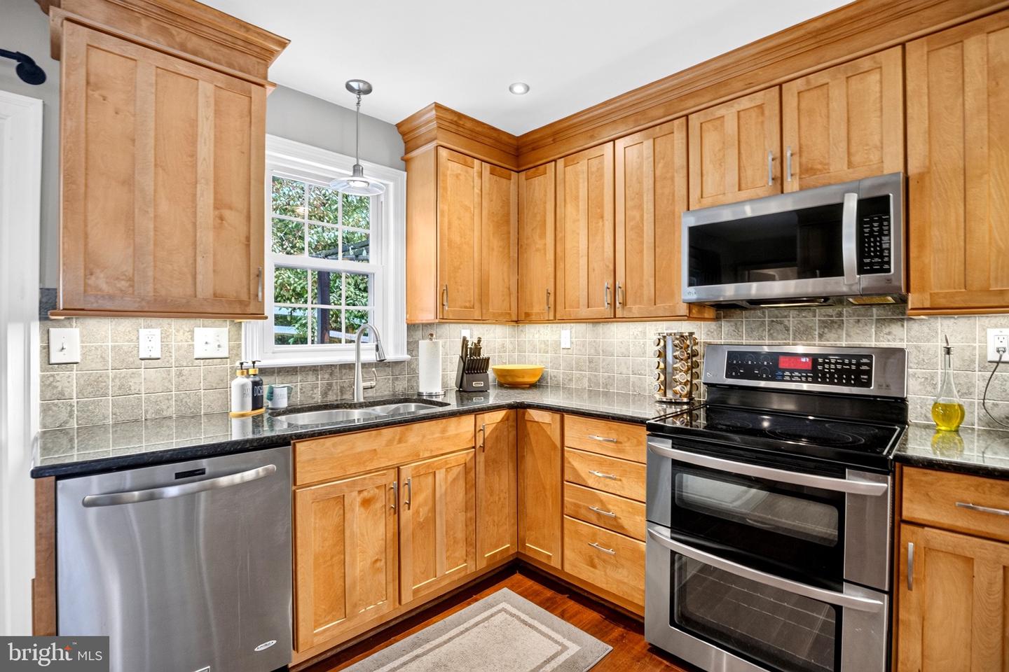 1658 Hemlock Cir Property Photo 17