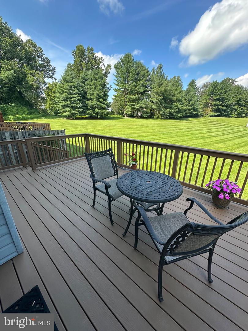 602 Inverness Ct Property Photo 9