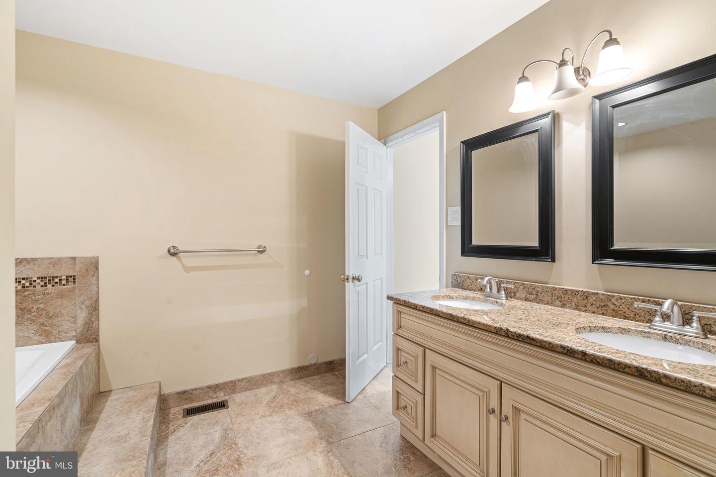 503 Brighton Cir #5c Property Photo 21
