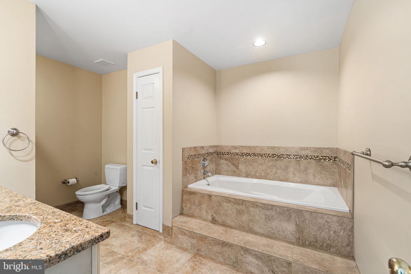 503 Brighton Cir #5c Property Photo 22