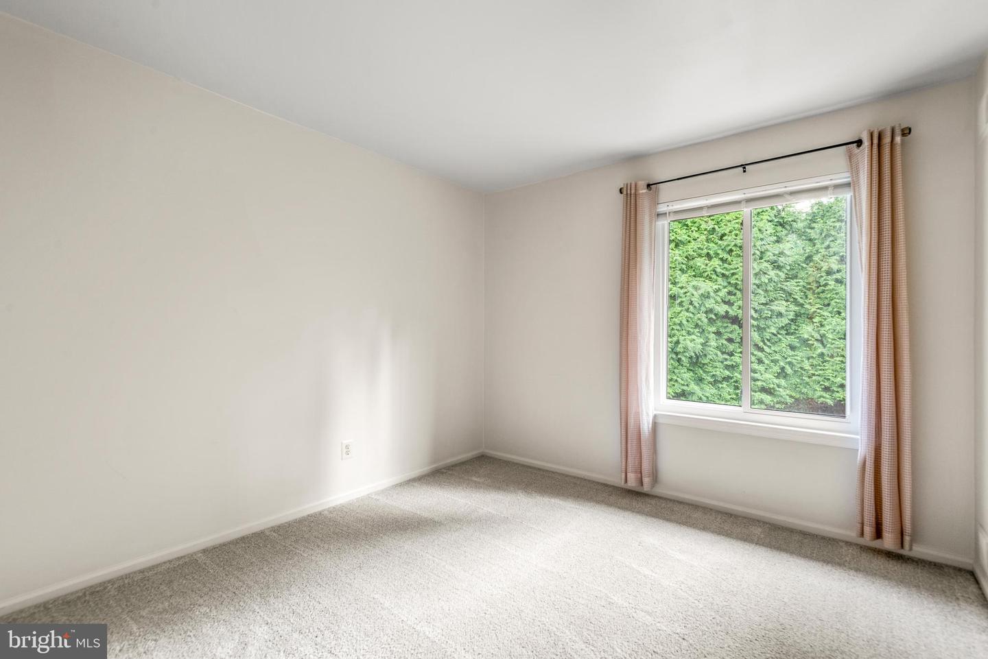 48 Elan Ln Property Photo 15