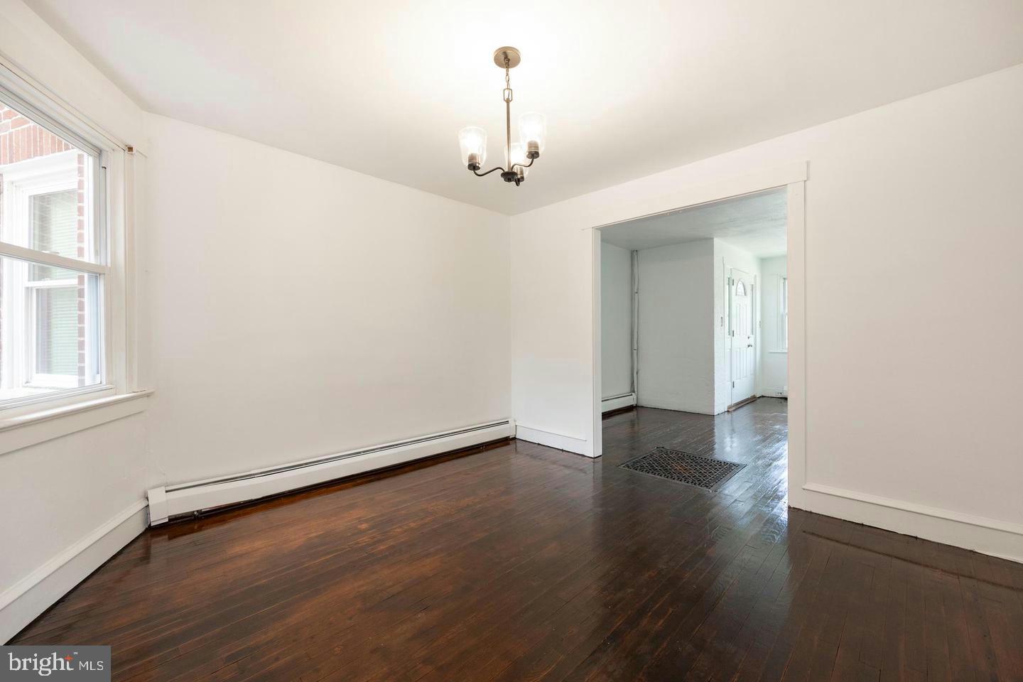 337 Stuart Ave Property Photo 6