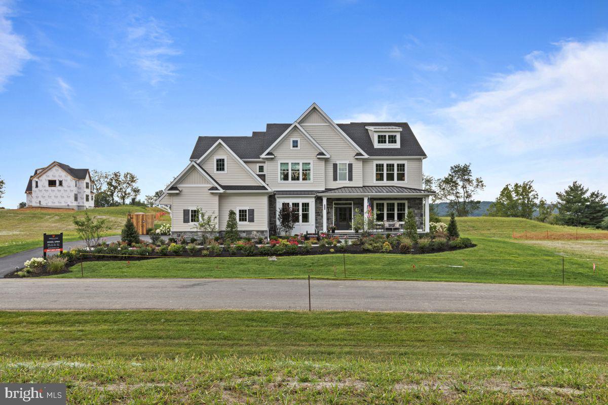157 Lexington Manor Property Photo 3