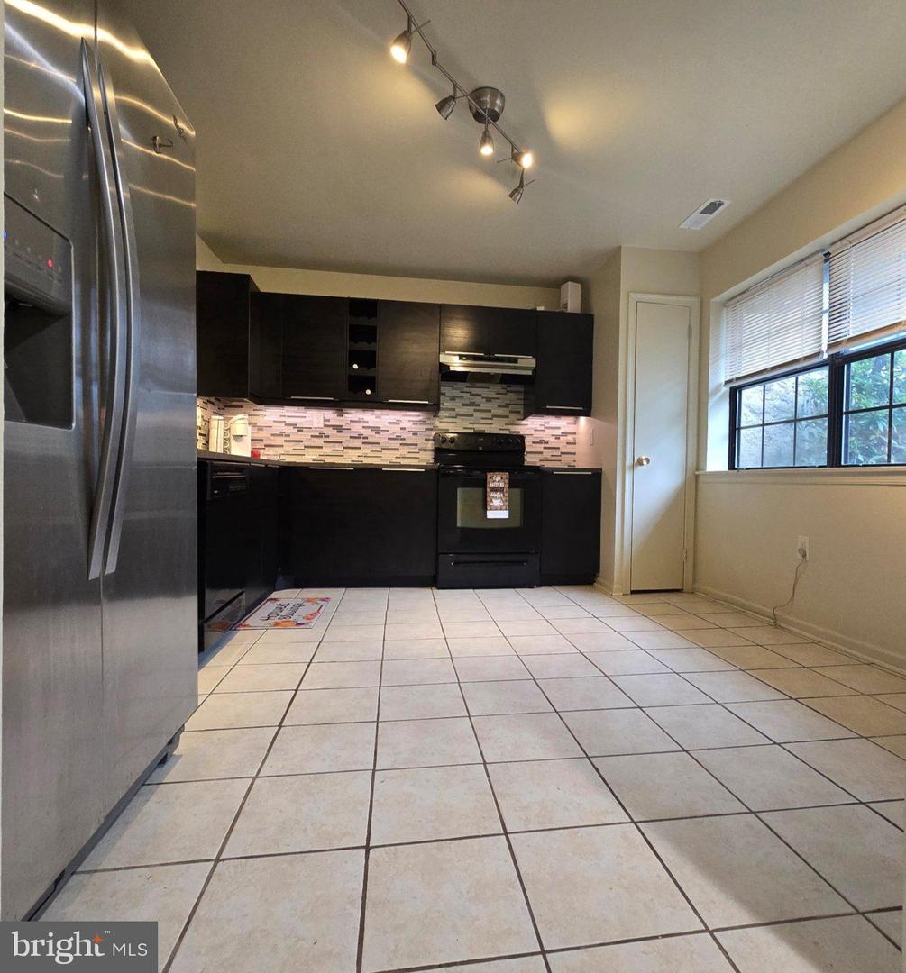 185 Stirling Ct #185 Property Photo 6