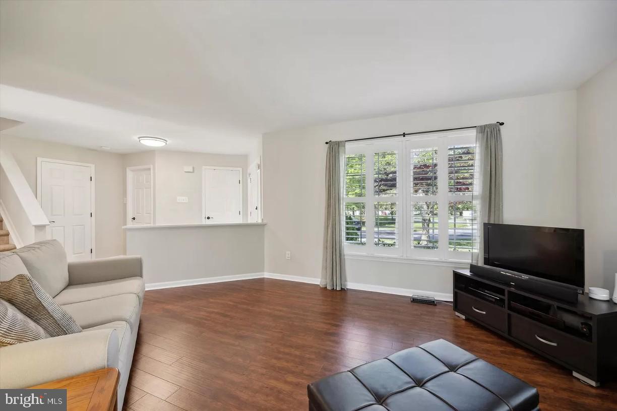 701 Kilduff Ct Property Photo 4