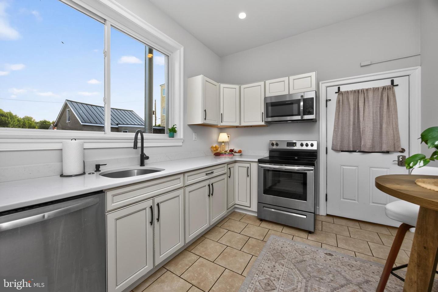 241 Bridge St #apt A Property Photo 3