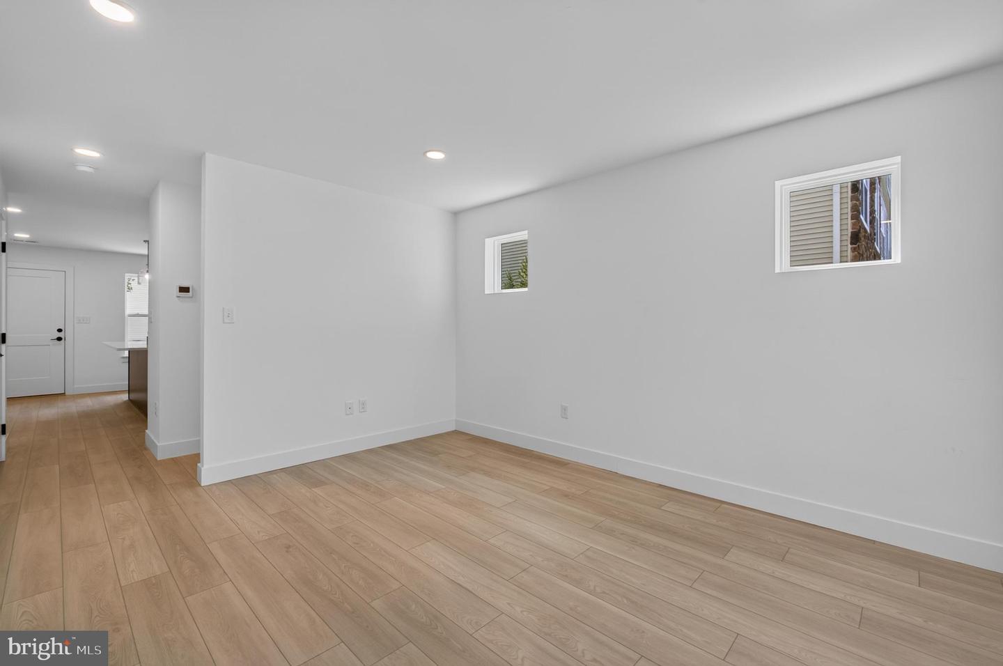 340 E Barnard St Property Photo 9