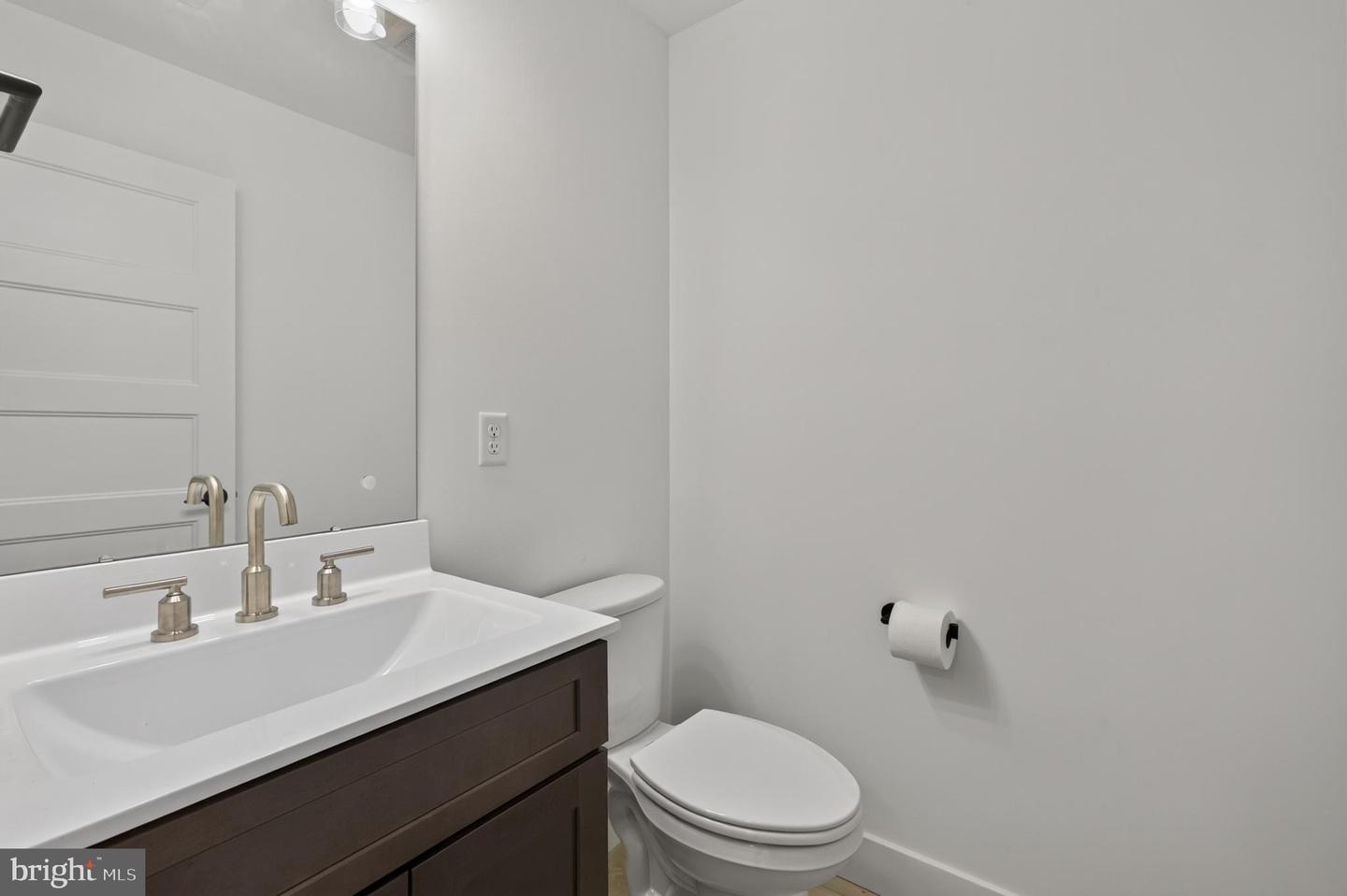 340 E Barnard St Property Photo 16